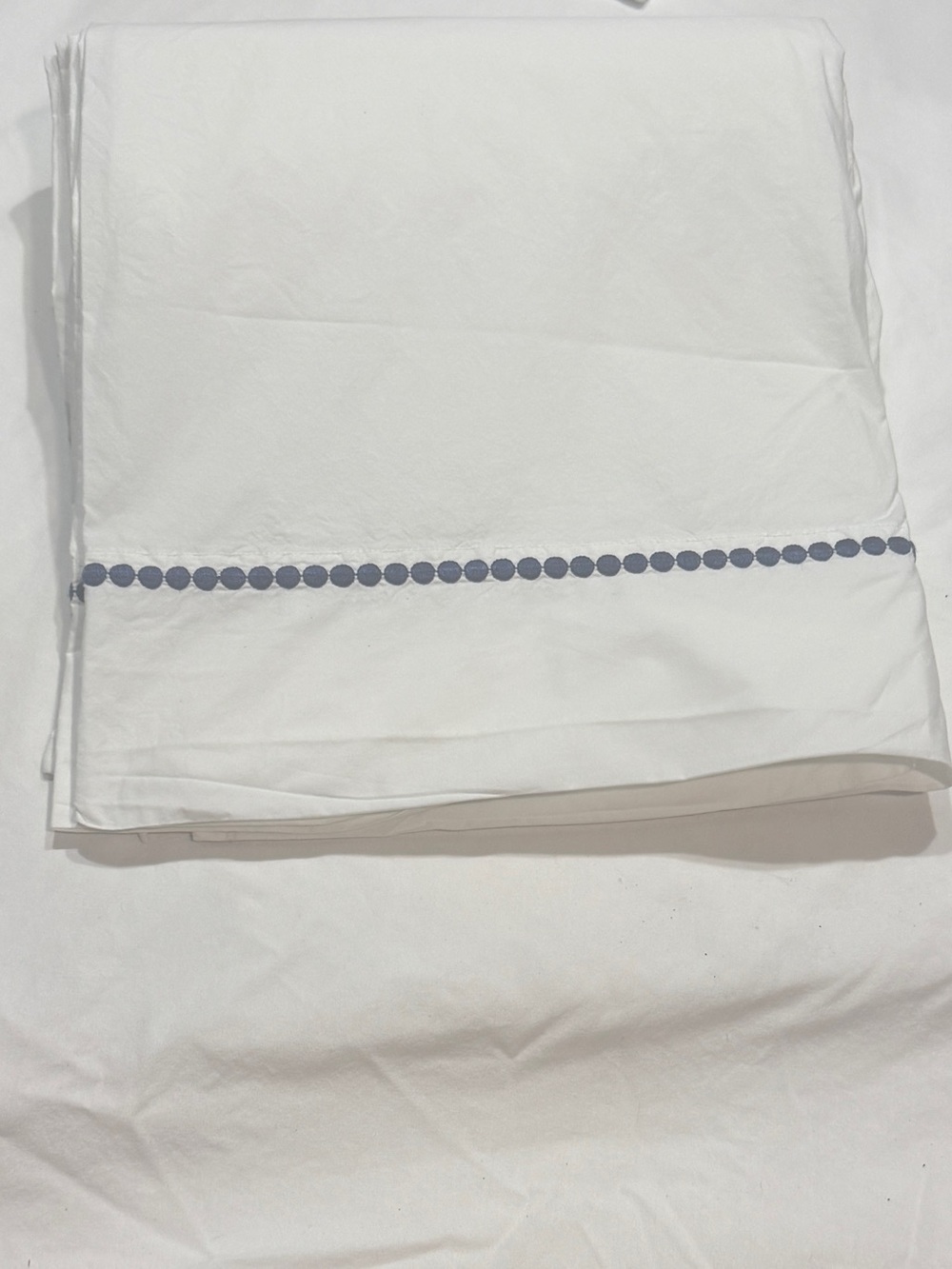 POTTERY BARN | Queen Flat Sheet 100% Cotton Classic White  Embroidered Navy Dot